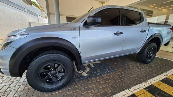 MITSUBISHI L200 TRITON 2.4 16V TURBO DIESEL OUTDOOR GLS CD 4X4 AUTOMÁTICO